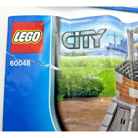 LEGO Minifigures & Accessories Bulk Lot Marvel/Jurassic/Jungle/City 2.11  Random - Picture 12 of 15